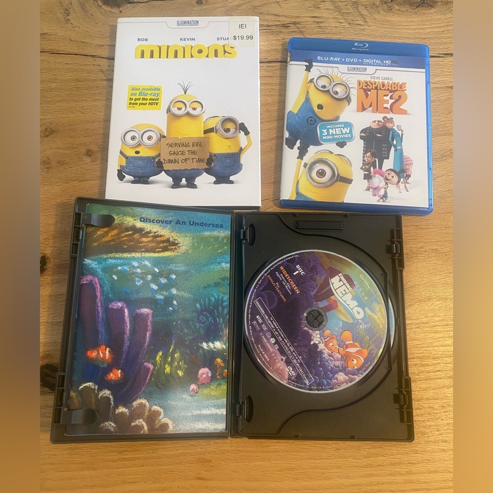 Minions and Despicable Me 2‎ Blu-ray Set plus finding Nemo 1 & 2 Preowned
